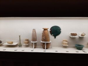 Ceramiczne naczyna użytkowe z epoki starożytnego Egiptu