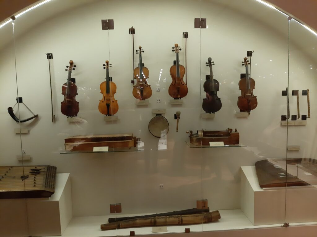 Drewniane muzyczne instrumenty ludowe
