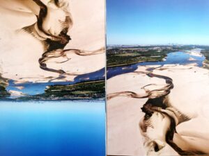 Podwójna fotografia piaszczystego koryta rzeki z widocznym daleko w tle miastem
