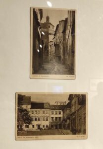 Dwie czarno-białe pocztówki z początku XX wieku przedstawiające budynki Starego Miasta w Lublinie