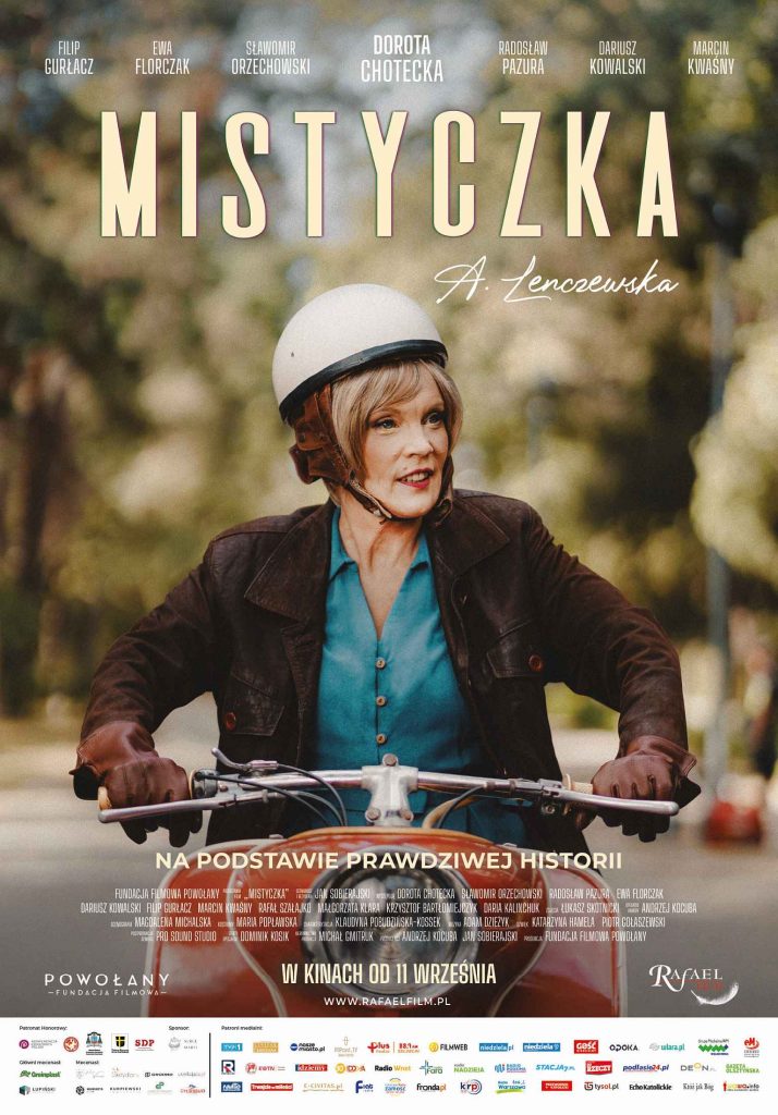 Plakat do filmu Mistyczka przedstawiający kobietę w białym kasku jadącą na czerwonym skuterze